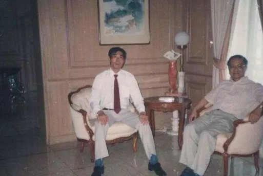 金庸长子 查传侠 曾经就读于国外哪所大学