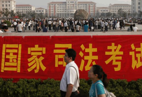 司考及格线是怎么划定的?