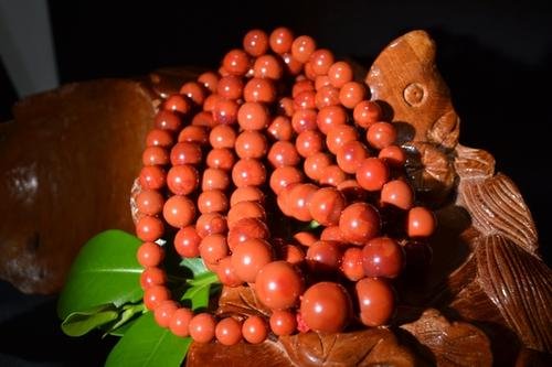 女性佩戴南红手串，有哪些好处？