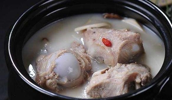 炖大骨头汤放什么材料有营养