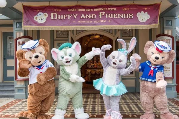 上海迪士尼达菲被打头,事情的起因究竟是怎样的?