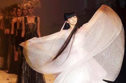 为什么小彩旗转圈那么厉害？