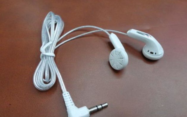 耳机一边有声音一边没声音怎么修理?