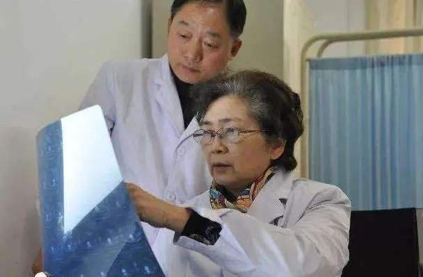 在此次疫情中,李兰娟院士做出了什么贡献?