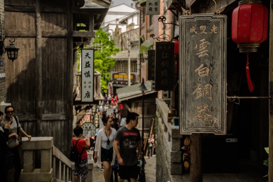 民国发行金圆券导致物价暴涨,在那个穷得只剩钞票的年月都有哪些奇观?