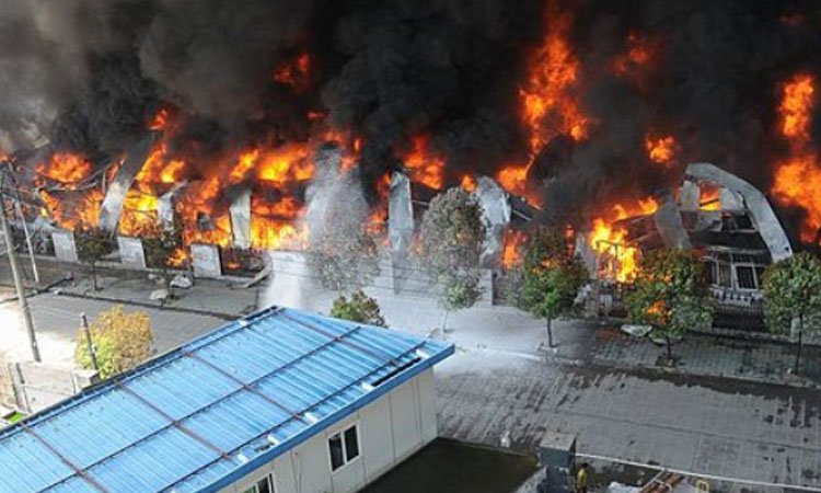 长沙一仓库突发大火，这起火灾是否有造成伤情和损失？