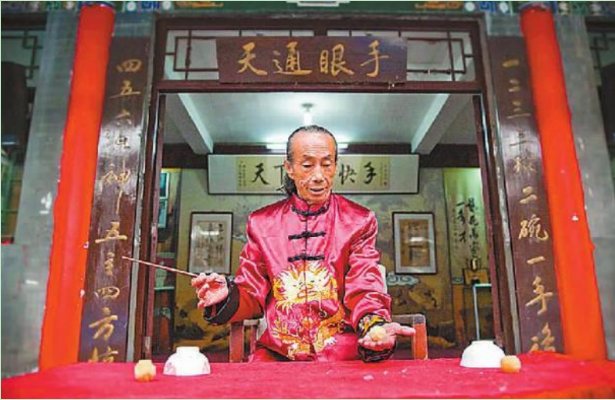 我国缩骨功第一奇人，真的有这个人吗？