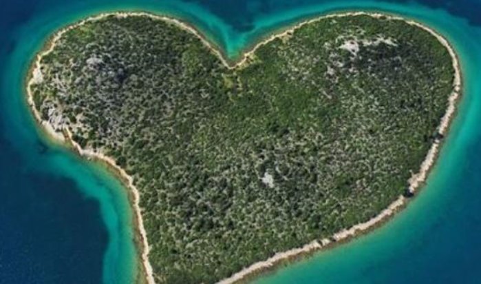 求世界九大心形岛屿的介绍(请附带图片)
