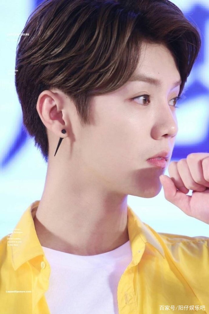 鹿晗就因为一个表情包，居然又被骂了，这件事你知道吗？