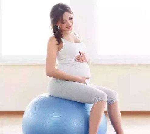 河南一女子怀第三胎被单位辞退,女子该如何维权?