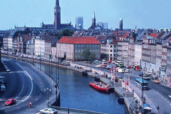 丹麦首富的孩子意外去世，亿万家产最有可能由谁来继承？