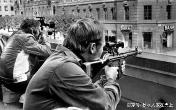 “瑞典银行绑架案”:4名人质保护罪犯,其中一名与罪犯恋爱,后来怎样?