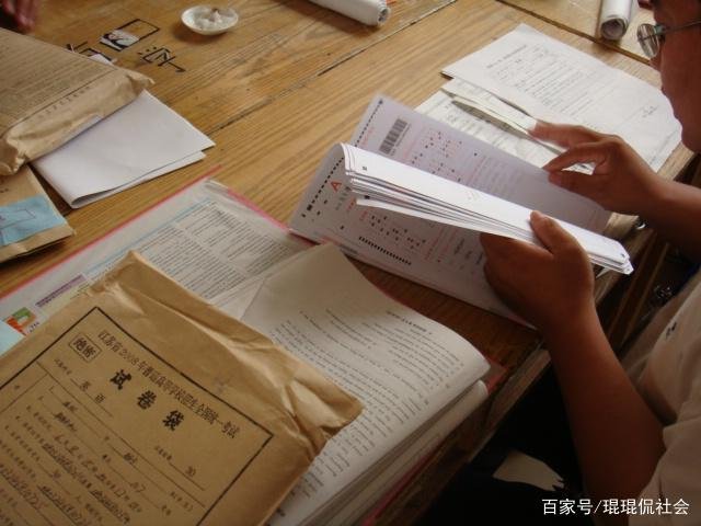 辽宁丹东，一对双胞胎姐妹高考成绩仅相差1分，她们姐妹俩平时有多用功？