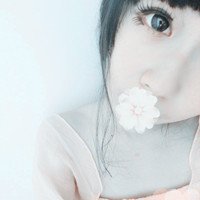 有什么好看点的女生头像，自拍的，阿宝色的那种。。谢谢啦。。。。