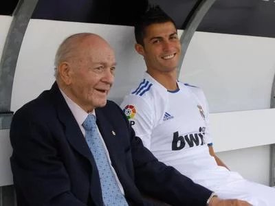 为什么迪斯蒂法诺是齐名贝利马拉多纳的球王