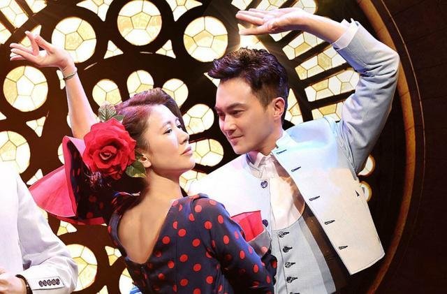 袁咏仪被赌王包养，还与罗兆辉暧昧不清，究竟凭什么让张智霖独宠27年？