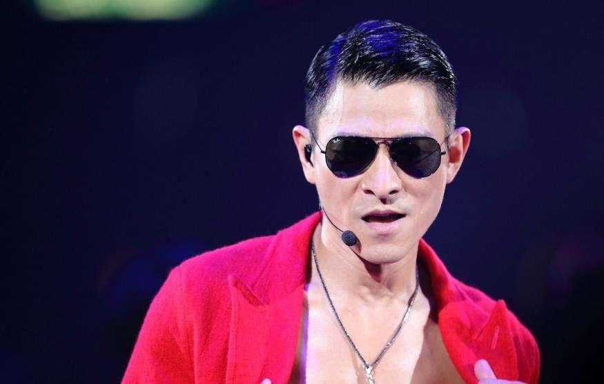 为什么有人说1999年红馆演唱会是刘德华公认的经典呢？