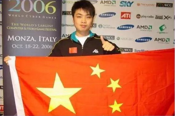 中国电竞第一人李晓峰谈论Faker手抖，却被女网友怒怼，你怎么看？