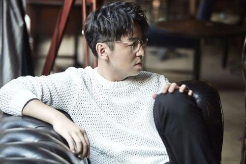 曝雷佳音深夜与美女搂抱引热议,雷佳音对此事有何回应?