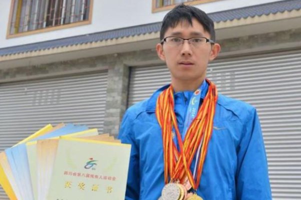 好友讲述黄关军参赛马拉松挣奖金，如何评价黄关军的一生？