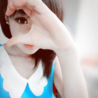 有什么好看点的女生头像，自拍的，阿宝色的那种。。谢谢啦。。。。