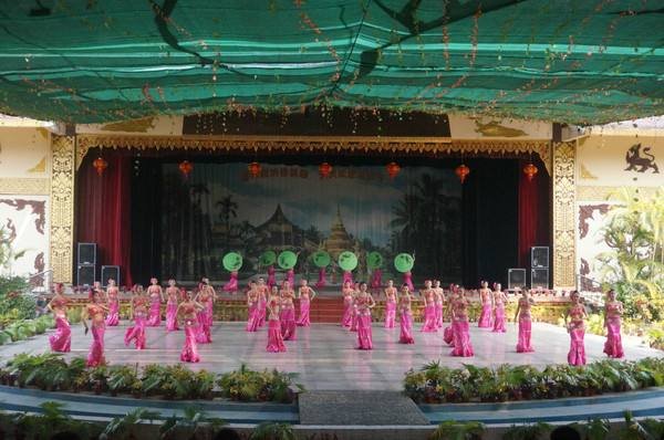 西双版纳民族风情园游玩攻略有哪些？