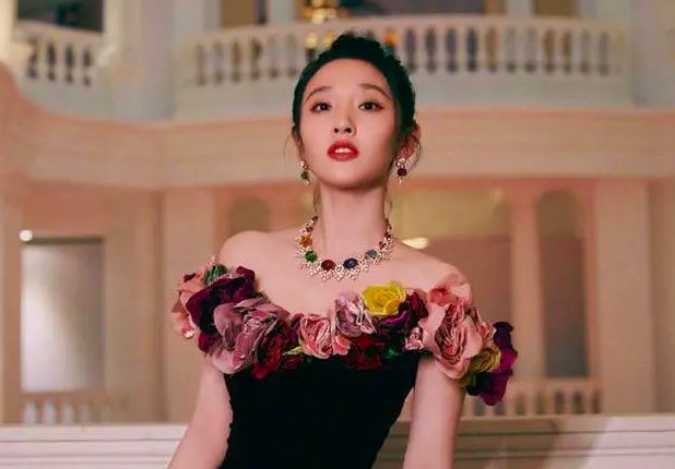 唐艺昕产后在什么活动首亮相？