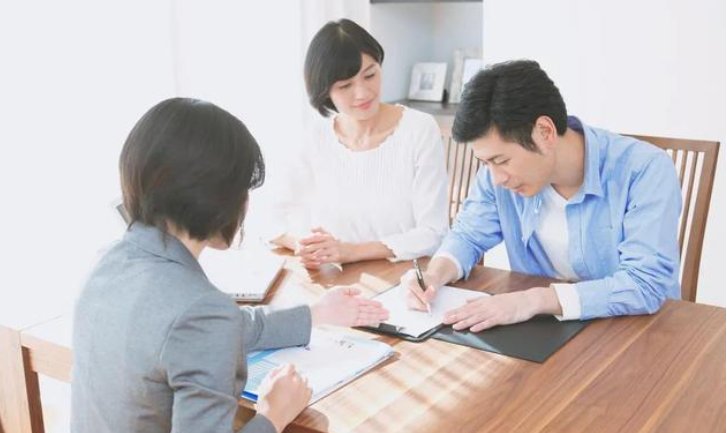 失意的旅游人，卖保险年入60万，他背后有着怎样的励志经历？