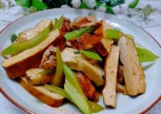 芹菜炒香干怎么炒