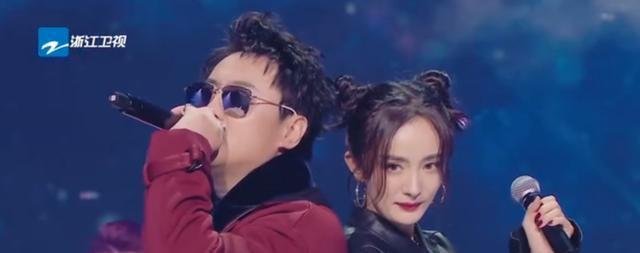 杨幂唱《爱的供养》，这首歌是你的青春记忆吗？