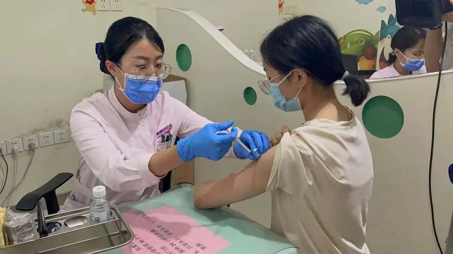 新冠疫苗第四针怎么打？今后每年都要打加强针吗？