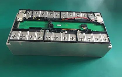 动力电池和蓄电池有什么区别，结构和维修是否相同呢？