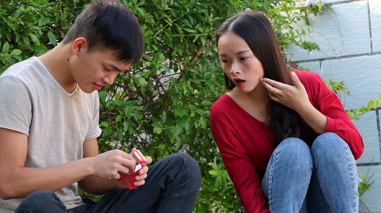 50岁中国大叔娶非洲姑娘，农村大量剩男娶老婆有多艰辛？