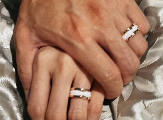 李沛旭官宣结婚，并晒出和两人的婚戒，他的女友是谁？有何来头？