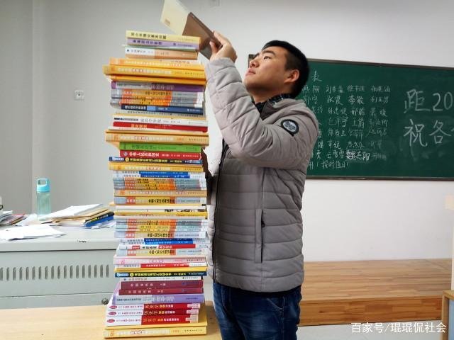 辽宁丹东，一对双胞胎姐妹高考成绩仅相差1分，她们姐妹俩平时有多用功？