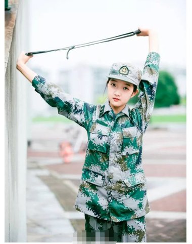 中南大学90后美女外表“萝莉” 教官如何走红？
