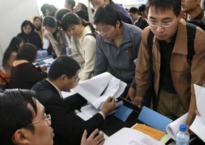 俞敏洪称很多大城市打拼的人没有退身之所，为何很多人不愿回乡发展？