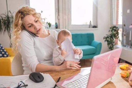 河南一女子怀第三胎被单位辞退,女子该如何维权?