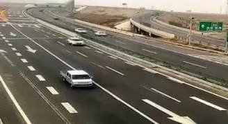 湖北一司机高速逆行6公里，误以为别人开反，其行为存在哪些安全隐患？