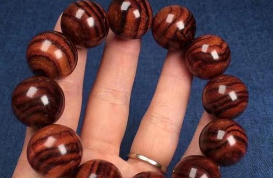 海南黄花梨手串的正确盘玩方法