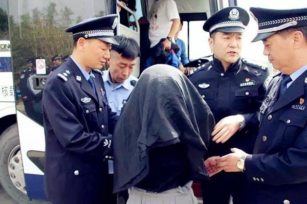 江苏12岁女孩坐公交车,被69岁老人性骚扰,后来怎样了?