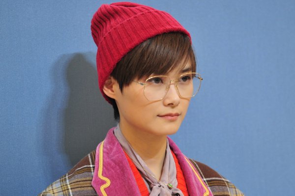 李宇春在节目中饰演女排队员，身高1.75，和女排队员合影显娇小，你怎么看？