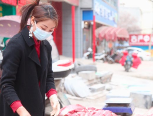 河南一女子卖肉成网红,被称“猪肉西施”,她到底哪里漂亮?