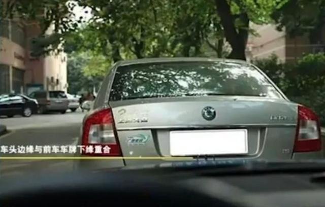 如何从后视镜判断车距