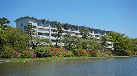 网传天津大学留学生闯入女更衣室,校方对此有何回应?