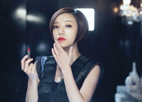 疑似恋情曝光!郭采洁伊德尔牵手一起出门一起回家,男方身份背景是什么?