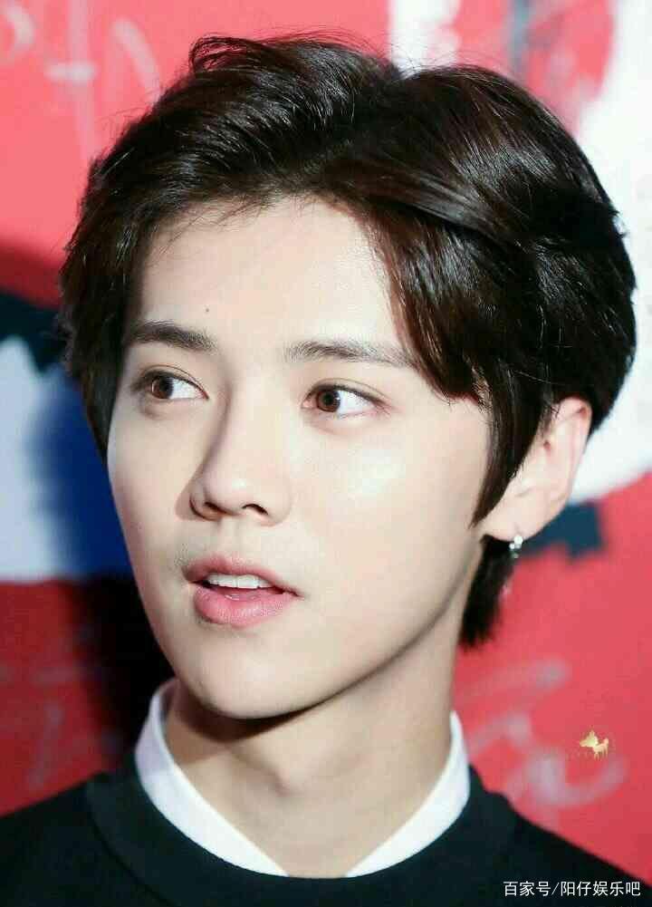 鹿晗就因为一个表情包，居然又被骂了，这件事你知道吗？