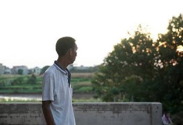 江西12岁男童家中惨死，母亲整日牌场潇洒，爷爷为何认定是被打死的？