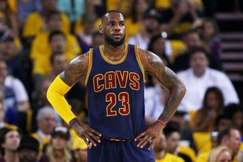 詹姆斯戴假发化身詹女郎,硬汉还有哪些脑子短路的时刻?