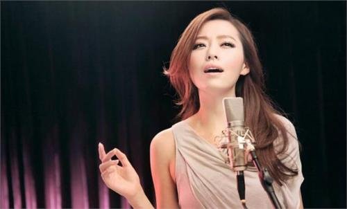 张靓颖为什么会在自己的演唱会求婚一个离过婚的男人？